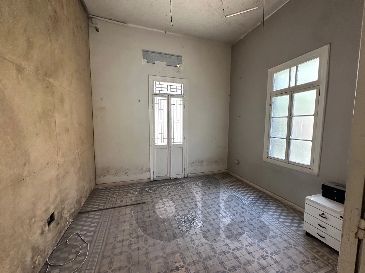 350m GRound Floor Lebanese Vintage Commercial Badaro Beirut thumbnail 5