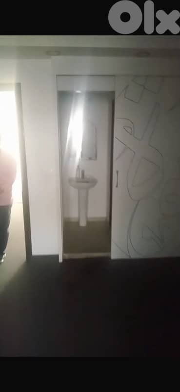 80m 3Rooms Office sale Hamra Makdessi strt Beirut thumbnail 4