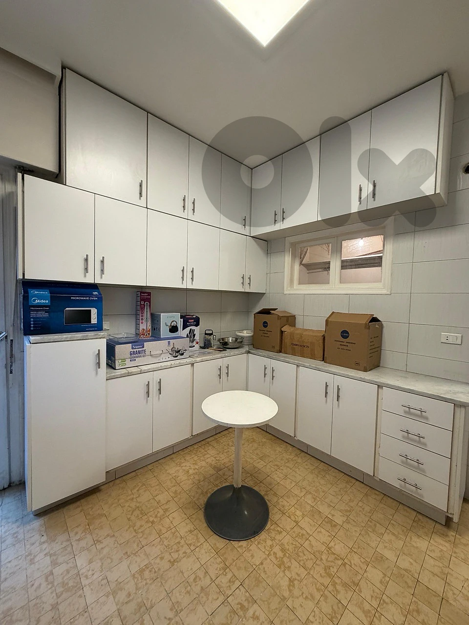 220m 3Bedroom+ Parking Furnished Horch Tabet Sin fil Beirut thumbnail 8