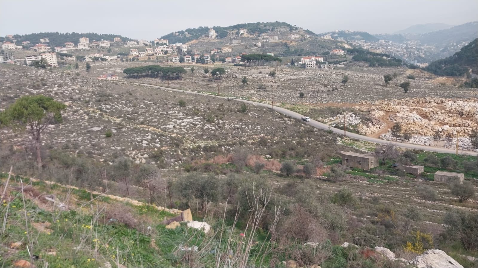 1000m Land zone E 15/35 residential 3 floors souk ghareb vs kaifoun aley thumbnail 3