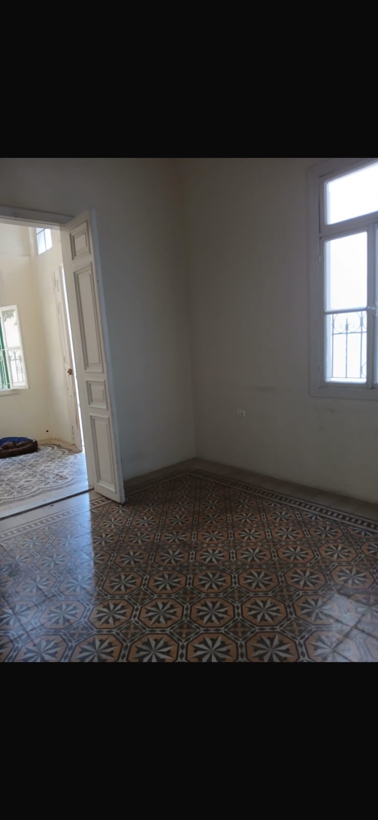 70m 2Bedroom High ceiling rent mar mkhayel mandaloun beirut Armenia street thumbnail 2