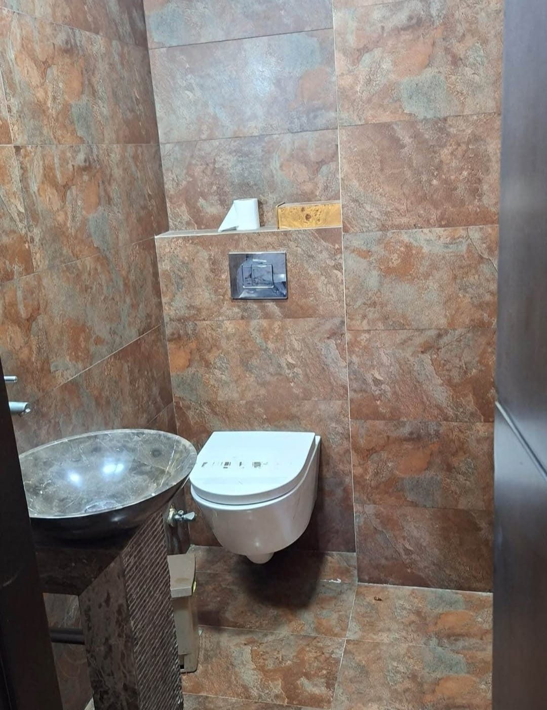 5th floor-200sqm-3bedrooms - No Elevator- Apartment for Sale in Achrafieh – Sassine down towards sayde thumbnail 9